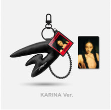 Load image into Gallery viewer, AESPA - [BLACK] DRAMA PHOTO KEYRING
