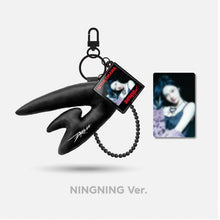 Load image into Gallery viewer, AESPA - [BLACK] DRAMA PHOTO KEYRING
